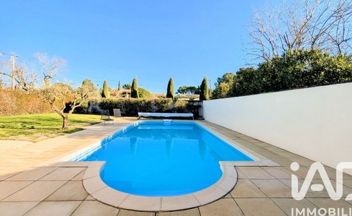 Castle for Sale in Carpentras, Provence-Alpes-Côte d'Azur, France