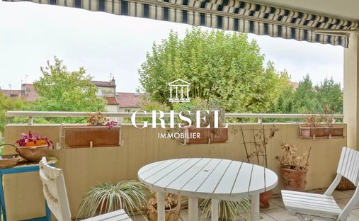 Superb 18th Century Château With C. 12 Ha Of Land