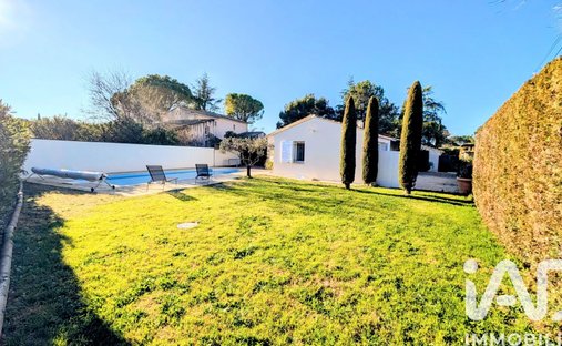 Castle for Sale in Carpentras, Provence-Alpes-Côte d'Azur, France