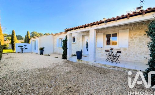 Castle for Sale in Carpentras, Provence-Alpes-Côte d'Azur, France