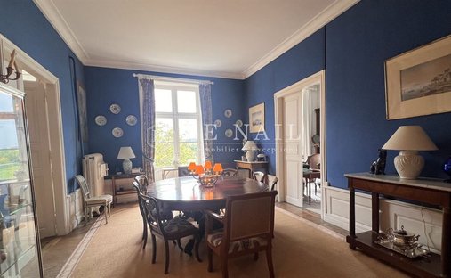 19th C. Property With Lake And Guest Houses