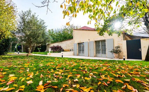 Castle for Sale in Niort, Nouvelle-Aquitaine, France