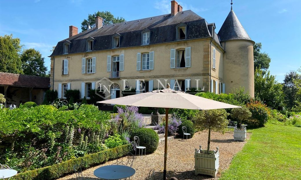 Castle for Sale in Nevers, Bourgogne-Franche-Comté, France