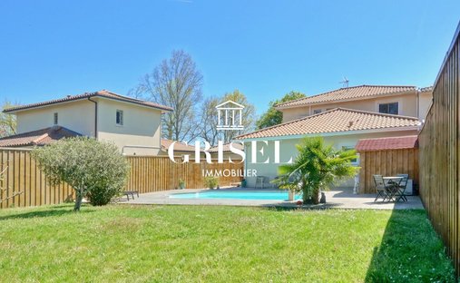 Castle for Sale in Mérignac, Nouvelle-Aquitaine, France