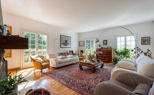 Castle for Sale in Grilly, Auvergne-Rhône-Alpes, France