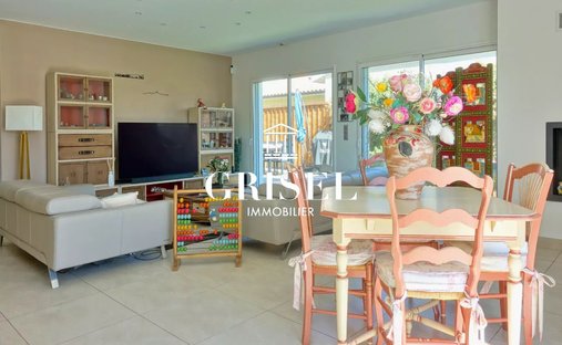 Castle for Sale in Mérignac, Nouvelle-Aquitaine, France