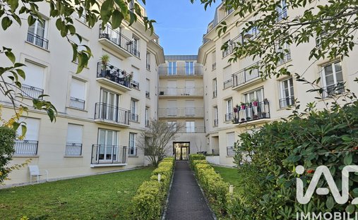 A 19th Century Hotel Château, Restaurant And Outbuilding In Two Hectares Of Grounds Near