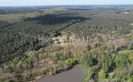 17th Century Castle And Its Outbuildings On Approximately 10 Hectares