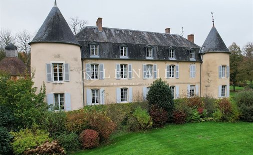 An 18th Century Manor With A Swimming Pool, Outhouses And 6.5 Hectares Of Grounds With A River