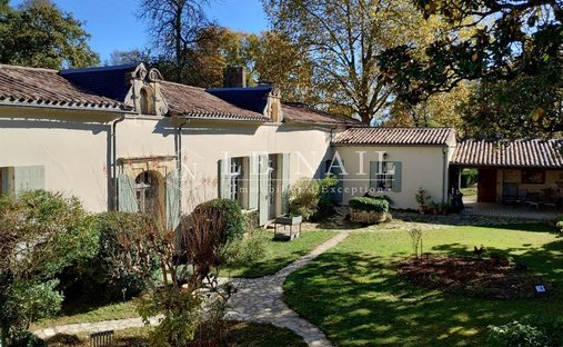 Estate in Langoiran, Nouvelle-Aquitaine, France 1