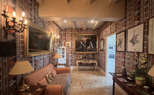 19th C. Property With Lake And Guest Houses