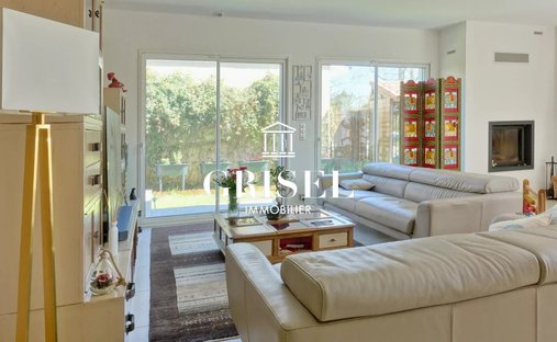 Castle for Sale in Mérignac, Nouvelle-Aquitaine, France