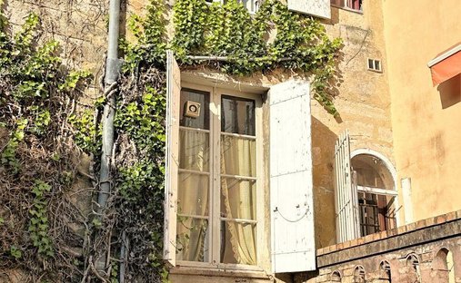 Sale Of Château Uzes, 295m² 11 Rooms €1,700,000 With Terrace