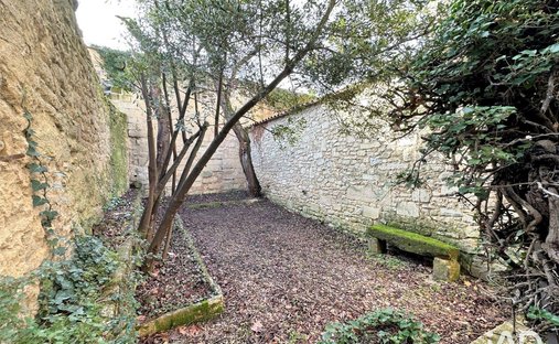 Sale Of Château Uzes, 295m² 11 Rooms €1,700,000 With Terrace