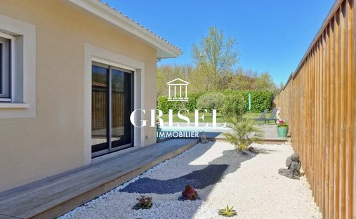 Castle for Sale in Mérignac, Nouvelle-Aquitaine, France