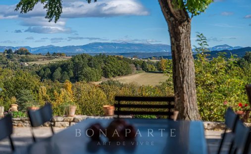 Off Market Classified 17th Century Castle With 15 Ha Estate In The Luberon