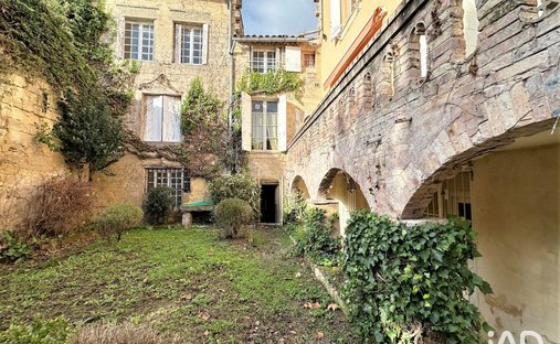 Sale Of Château Uzes, 295m² 11 Rooms €1,700,000 With Terrace