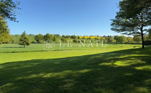 A Chateau From The 17th And 18th Centuries, Listed As A Regional Historical Monument, On