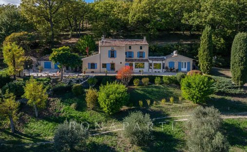 Off Market Classified 17th Century Castle With 15 Ha Estate In The Luberon