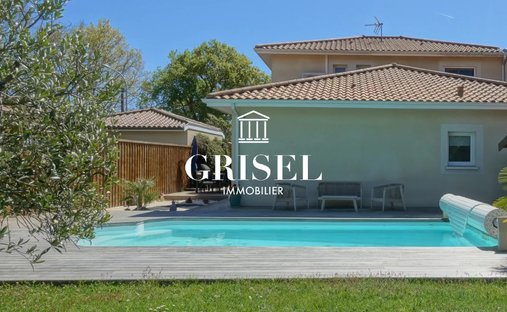 Castle for Sale in Mérignac, Nouvelle-Aquitaine, France