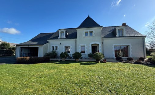 Beautiful 19th C. Chateau On The Banks Of The Loire River, 25 Minutes From Angers.