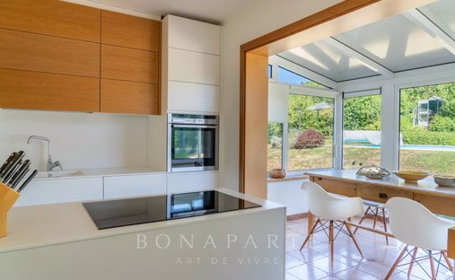 Castle for Sale in Grilly, Auvergne-Rhône-Alpes, France