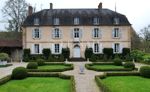 An 18th Century Manor With A Swimming Pool, Outhouses And 6.5 Hectares Of Grounds With A River