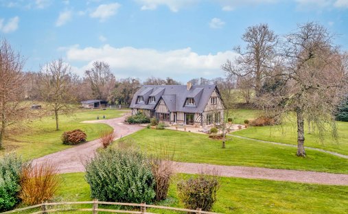 Castle for Sale in Pont-l'Évêque, Normandy, France