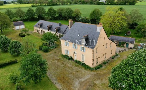 A Chateau From The 17th And 18th Centuries, Listed As A Regional Historical Monument, On