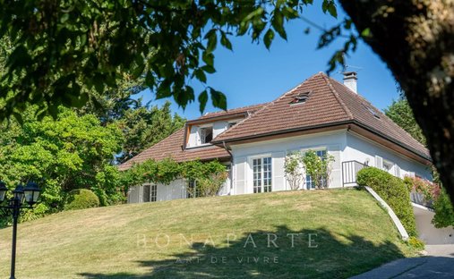 Castle for Sale in Grilly, Auvergne-Rhône-Alpes, France - 3