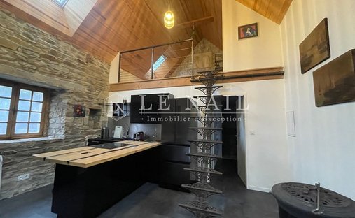 Sale Of A Castle In Guingamp, 693m² 26 Rooms €1,659,000 Côtes D'armor