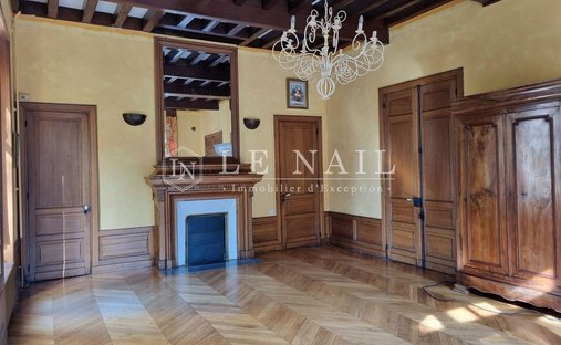 17th Century Castle And Its Outbuildings On Approximately 10 Hectares