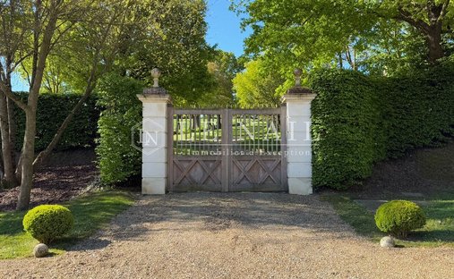 A Chateau From The 17th And 18th Centuries, Listed As A Regional Historical Monument, On