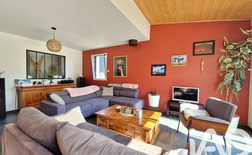 Vendée (85) 18th Century Listed Chateau Estate Of 42 Hectares