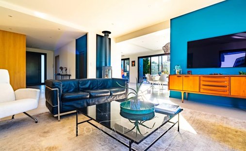 1h30 From Paris By Tgv – An Exceptional Listed 16th/18th/19th Century Chateau With Annexes And A Swi