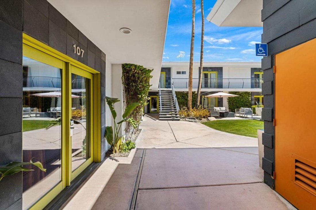 Palm Springs, California, United States 5 - 16858477