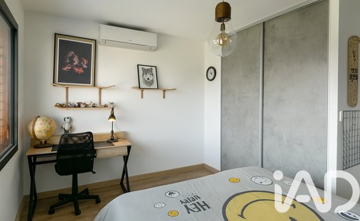 Castle for Sale in Clermont-Ferrand, Auvergne-Rhône-Alpes, France