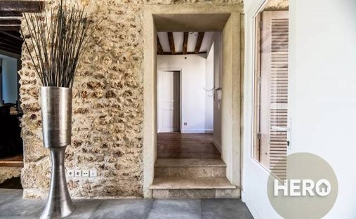 House 6 Room(s) 4 Bedroom(s) 210 M²