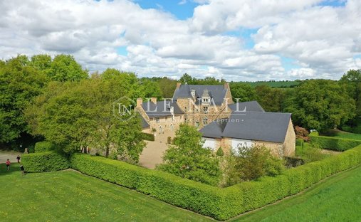 A Chateau From The 17th And 18th Centuries, Listed As A Regional Historical Monument, On