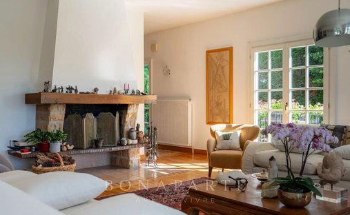 Castle for Sale in Grilly, Auvergne-Rhône-Alpes, France