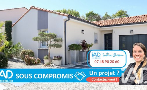 Castle for Sale in Saint-Michel-Chef-Chef, Pays de la Loire, France