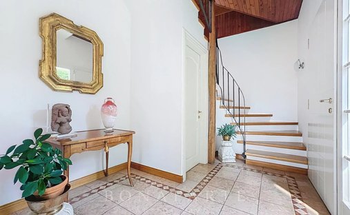 Castle for Sale in Grilly, Auvergne-Rhône-Alpes, France