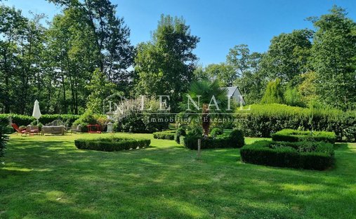 17th Century Castle And Its Outbuildings On Approximately 10 Hectares