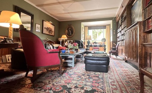 19th C. Property With Lake And Guest Houses