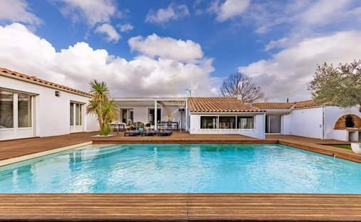 Castle for Sale in Mauguio, Occitanie, France