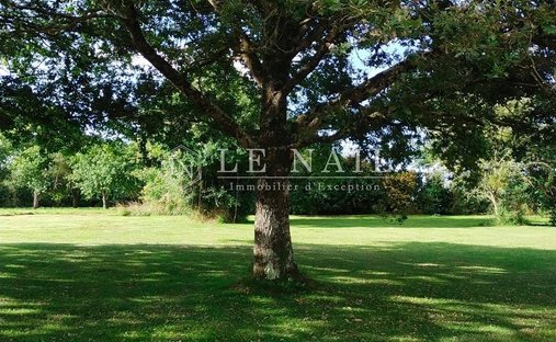 A Chateau From The 17th And 18th Centuries, Listed As A Regional Historical Monument, On