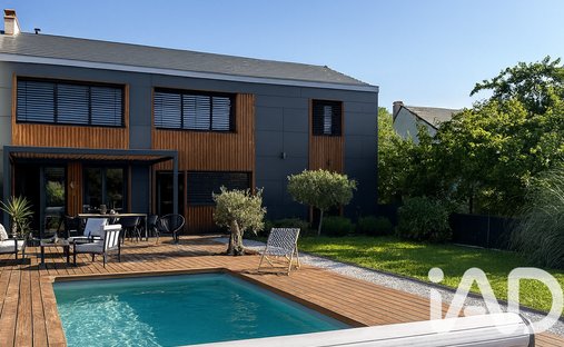 Castle for Sale in Clermont-Ferrand, Auvergne-Rhône-Alpes, France