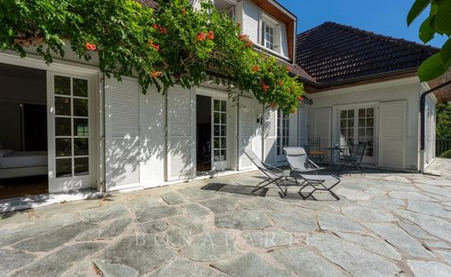 Castle for Sale in Grilly, Auvergne-Rhône-Alpes, France