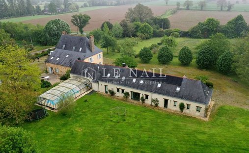 A Chateau From The 17th And 18th Centuries, Listed As A Regional Historical Monument, On
