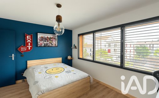 Castle for Sale in Clermont-Ferrand, Auvergne-Rhône-Alpes, France